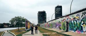 Umstritten. Hochhaus an der East Side Gallery.