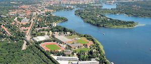 Viele Baustellen in einem. Werferhalle, Parkhaus, Leichtathletikhalle. Der Luftschiffhafen wird aufwendig umgestaltet.