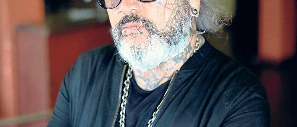Berghain-Türsteher Sven Marquardt. Der Berliner Kult-Club Berghain feiert sein zehnjähriges Bestehen mit einer Ausstellung. Gezeigt werden auch Fotografien Marquardts.