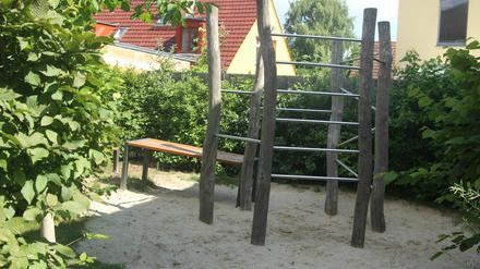 Exklusiv. Offiziell dürfen auf diesem Klettergerüst nur Kinder spielen, deren Eltern zur Eigentümergesellschaft gehören.