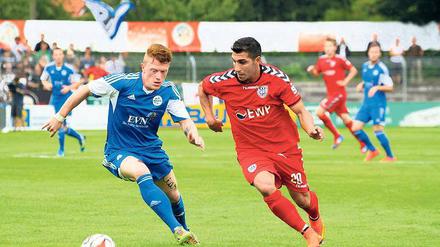 Er hat es versucht. Ugurtan Cepni (r.) bemühte sich um einige Offensivaktionen im Spiel des SV Babelsberg gegen Wacker Nordhausen, jedoch ohne Erfolg. Mehr Glück hatte Gegenspieler Maik Georgi, seine Hereingabe führte zum 1:0-Siegtreffer.