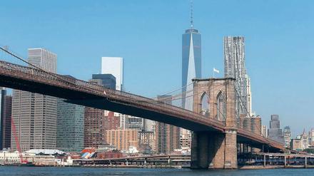 Ganze Arbeit. 18 Jahre brauchte die Brooklyn Bridge bis zu ihrer Vollendung.