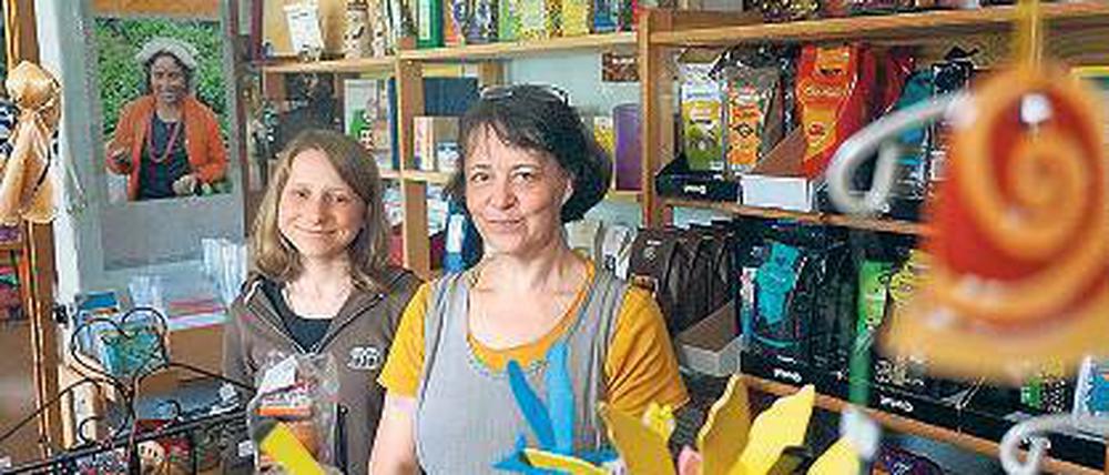 Faire Verkäuferinnen. Sarah Oltermann und Manuela Zellmann (r.).