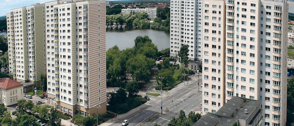 Voll vermietet. Der Leerstand in Potsdam, hier ein Blick auf die Hochhäuser an der Havelbucht, liegt bei unter zwei Prozent – eine Wohnung zu finden ist also gar nicht so einfach. Und immer teurer wird es auch, wie der aktuelle Mietspiegel zeigt.