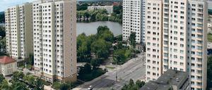 Voll vermietet. Der Leerstand in Potsdam, hier ein Blick auf die Hochhäuser an der Havelbucht, liegt bei unter zwei Prozent – eine Wohnung zu finden ist also gar nicht so einfach. Und immer teurer wird es auch, wie der aktuelle Mietspiegel zeigt.