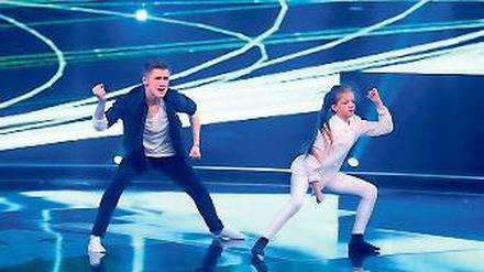 Show. Fritz und Lauri tanzen Hip-Hop- und Modern-Dance-Moves.