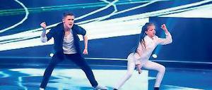 Show. Fritz und Lauri tanzen Hip-Hop- und Modern-Dance-Moves.