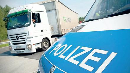Kontrolliert. 80 Polizisten kontrollierten am Mittwoch Autos und Lastwagen.