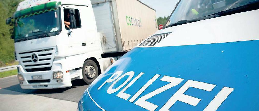 Kontrolliert. 80 Polizisten kontrollierten am Mittwoch Autos und Lastwagen.