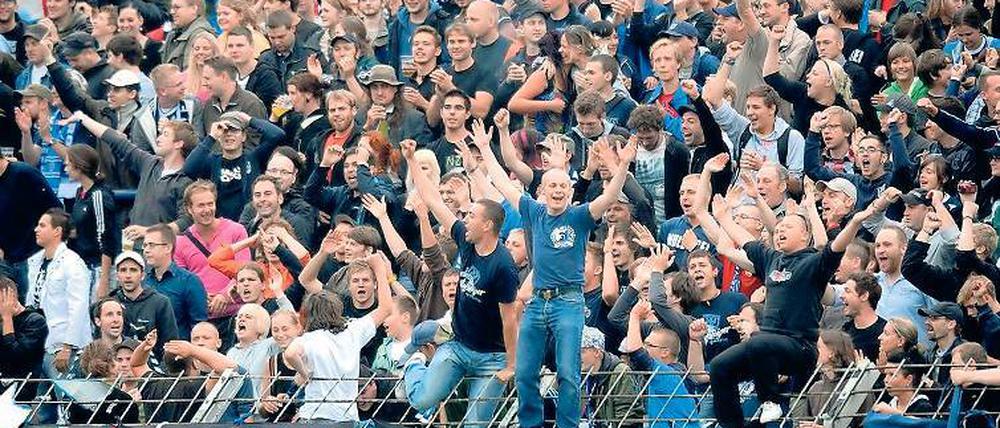 Müssen bald mehr zahlen. Bei den Babelsberger Fußballfans lösen die neuen Ticketpreise keinen Jubel aus.