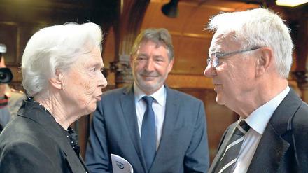 Begegnung in Bornstedt. Tresckows Tochter mit Stolpe (r.) und Jakobs.
