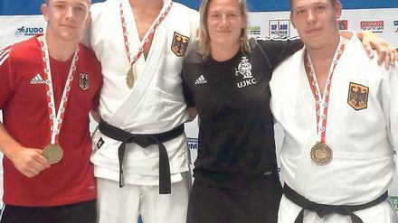 Erfolgreich. Judoka Seitz, Elm und Galandi mit ihrer Trainerin Bönisch.