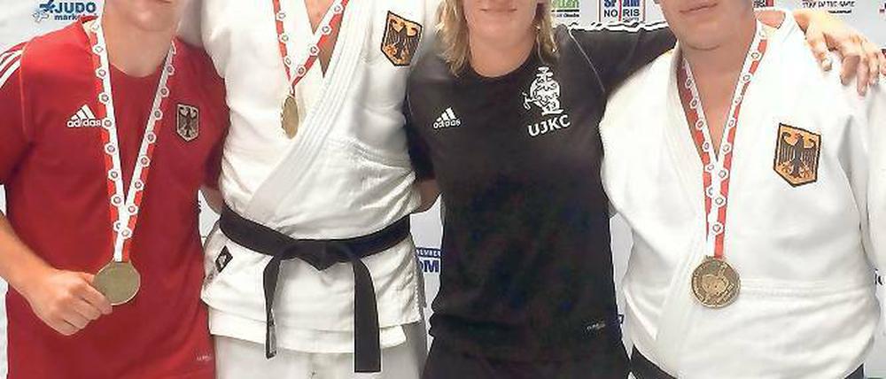 Erfolgreich. Judoka Seitz, Elm und Galandi mit ihrer Trainerin Bönisch.