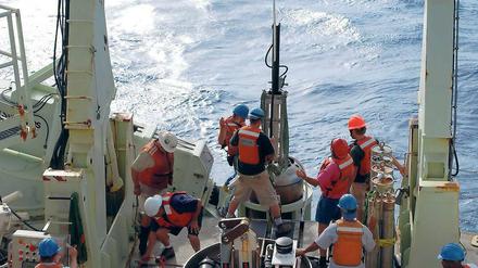 Auf hoher See. Geowissenschaftler der Universität Potsdam sind bei einer Expedition mit dem US-amerikanischen Forschungsschiff „R/V Knorr“ im Nordpazifik auf bislang unbekannte Lebewesen gestoßen.