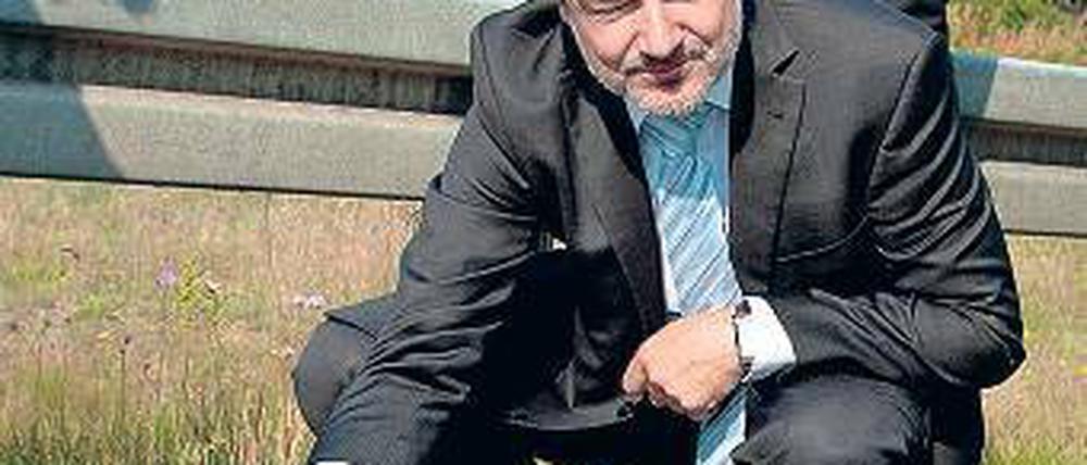 Wirkungslos. Auch die Rückfahrsperren konnten Autodiebe kurz vor der polnischen Grenze bei Forst nicht aufhalten. Innenminister Ralf Holzschuher war fassungslos, dass einer der Täter wieder auf freiem Fuß ist.