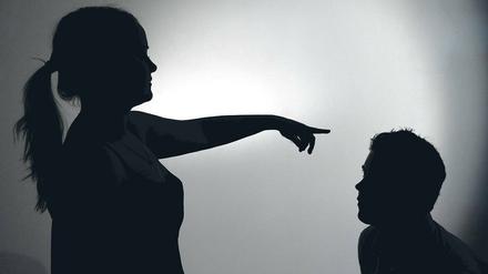 Der Mann als Opfer. Frauen wenden oft psychische Gewalt an, doch manchmal werden sie auch handgreiflich. Zu Dietmar Gettner sind schon blutende und zerkratzte Männer aus ganz Deutschland gekommen. Oft haben sie sich an Frauenhäuser gewandt, die sie nach Ketzin geschickt haben.
