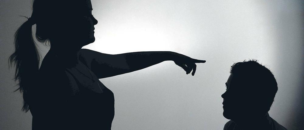Der Mann als Opfer. Frauen wenden oft psychische Gewalt an, doch manchmal werden sie auch handgreiflich. Zu Dietmar Gettner sind schon blutende und zerkratzte Männer aus ganz Deutschland gekommen. Oft haben sie sich an Frauenhäuser gewandt, die sie nach Ketzin geschickt haben.