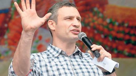 Vom Boxer zum Bürgermeister. Vitali Klitschko wurde am 25. Mai zum Bürgermeister der ukrainischen Hauptstadt Kiew gewählt, zuvor hatte er als Oppositioneller auf dem Maidan demonstriert. Er ist Vorsitzender der pro-europäischen Partei UDAR.