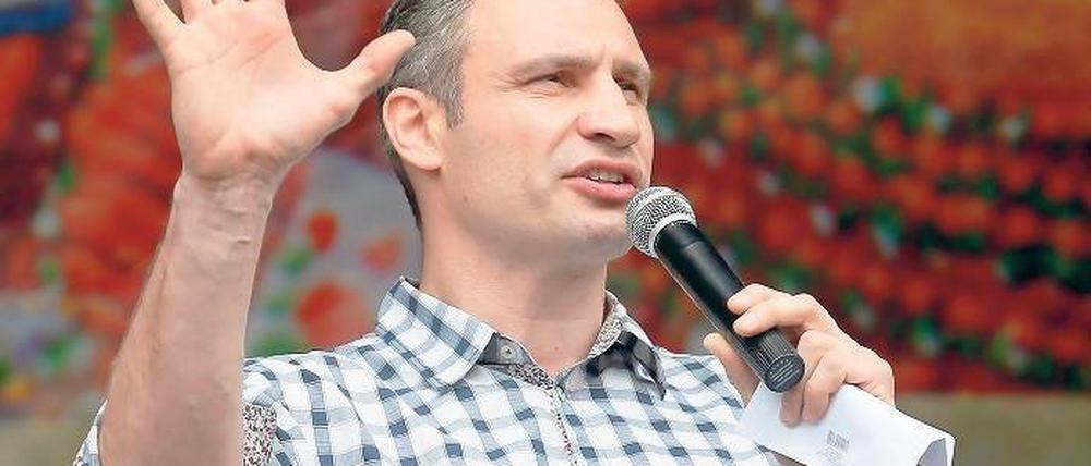 Vom Boxer zum Bürgermeister. Vitali Klitschko wurde am 25. Mai zum Bürgermeister der ukrainischen Hauptstadt Kiew gewählt, zuvor hatte er als Oppositioneller auf dem Maidan demonstriert. Er ist Vorsitzender der pro-europäischen Partei UDAR.