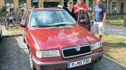 Autoklub. Derk Franke (M.), Ehefrau Sylvie und Mitbesitzer Robert Piontek.