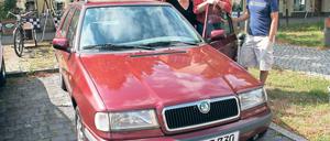 Autoklub. Derk Franke (M.), Ehefrau Sylvie und Mitbesitzer Robert Piontek.