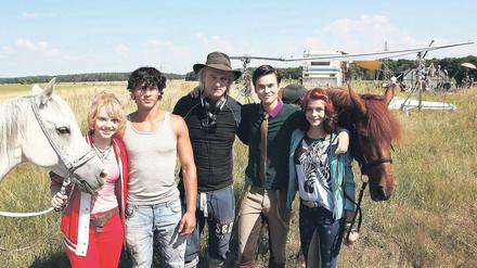 Filmteam. Detlev Buck (M.) mit seinen jungen Schauspielern.