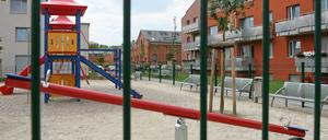 ... und hinter Tausend Stäben - keine Welt? Am Bornstedter Feld streiten um Zugangsrechte zu einem - nun ja: Kinderspielplatz.