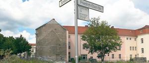 Leere statt Synagoge. Der Bauplatz an der Schlossstraße bleibt Brache.