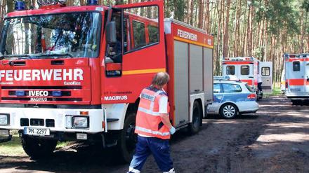 Retter im Wald. Auch der Rettungshubschrauber kam zum Einsatz.