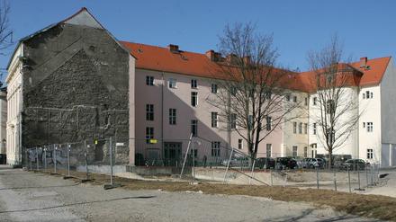 Bleibt vorerst weiter leer: Der zukünftige Standort der Potsdamer Synagoge in der Schloßstraße.