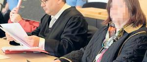 Mordauftrag. Sie soll ihren Sohn zum Mord angestiftet haben. Nun verurteilte das Landgericht Neuruppin die 61-Jährige zu lebenslanger Haft, ihren Sohn ebenfalls. Er sei vor 17 Jahren die damals hochschwangere Maike Thiel umgebracht haben.
