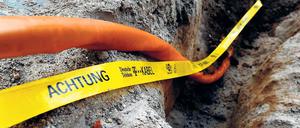 Breitband aus einer Hand? Die Telekom darf fast ganz Brandenburg mit Glasfaser verkabeln. Dagegen gibt es Kritik.