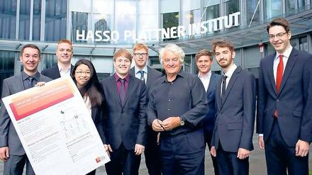 Hot or not. Das Team, das Datensuche optimiert, mit Stifter Hasso Plattner.