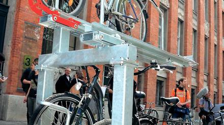 Praktisch? Die neuen Doppelstockständer im Test.