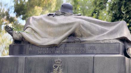 Sinnsuche in Stein. Kriegerdenkmal auf dem Berliner Garnisonsfriedhof für die gefallenen Soldaten des Ersten Weltkriegs.