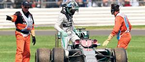 Da hilft kein Knöpfchendrücken. Nico Rosberg musste seinen Mercedes in Führung liegend abstellen.