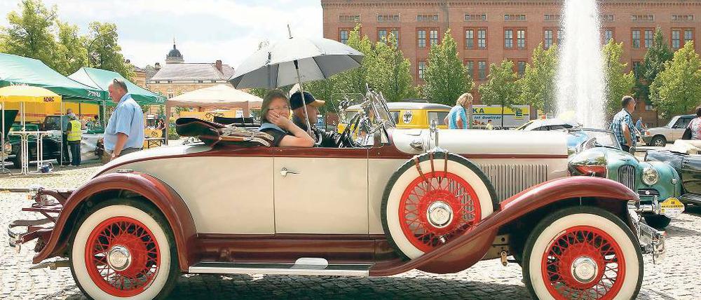 Korso: Am Freitag und Samstag starten die Oldtimer jeweils ab 8 Uhr ihre Tour am Brandenburger Tor.