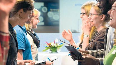 Kompetentes Durcheinander. Nur 60 Sekunden hatten die Doktorandinnen und Doktoranden der Uni, um ihrem Gegenüber beim „Science-Speed-Dating“ ihr Promotionsthema zu erklären.