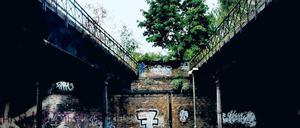 Maroder Charme. Die meisten Brücken über die Yorckstraße in Berlin sind ohne Betrieb. Ein paar Meter weiter erneuert die Bahn aber die Anlagen der S-Bahnlinie S 1. Die Yorckstraße ist deshalb von Freitag, 20 Uhr, bis Montag, 5 Uhr, hier voll gesperrt.