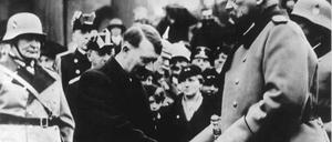 Ein Bild, dass sich nach Ansicht der Gesetzestreuen Jüdischen Gemeinde Potsdams nicht mehr aus der Welt schaffen lässt: Der Tag von Potsdam - im Schatten der Garnisonkirche.