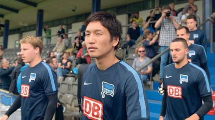 Auf Jos geht’s los. Herthas Trainer Luhukay zählte beim Trainingsauftakt 21 Feldspieler und vier Torhüter.