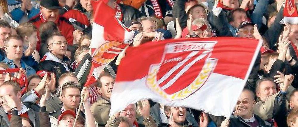 Voller Energie. Der Beamte beobachtete auch Rechtsextreme im Umfeld des Fußballklubs, sein früherer Kollege war dort als Sicherheitschef für die Ordnerdienste im Stadion der Freundschaft verantwortlich.