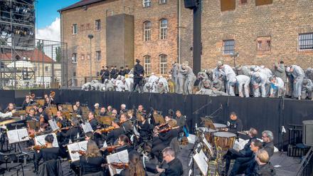 Oper im einstigen Zuchthaus. Das ehemals bedeutendste politische Gefängnis der ehemaligen DDR in Cottbus wird für sieben Aufführungen zur Bühne für ein Open Air-Ereignis der Extraklasse.