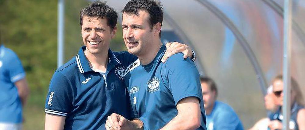 Ein erfolgreiches Team trennt sich nach dieser Saison. André Kather (r.) verlässt nach einem Jahr den RSV. Sein Co-Trainer Jan Walle (l.) soll ihm nachfolgen. Das Foto entstand beim 7:0-Sieg gegen die SG Michendorf im April 2014.