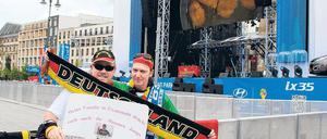 Stille Freude. Singen kann in Berlin bei der Fußball-WM teuer werden.
