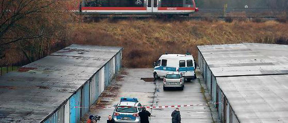 Grausiger Fund. Kurz vor Weihnachten 2011 wurde der tote Säugling in einem Garagenkomplex entdeckt.