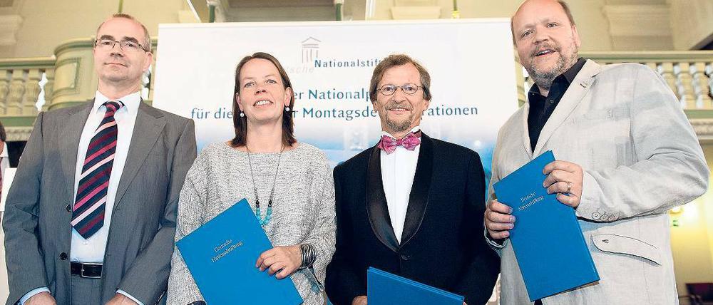 Ausgezeichnet. Katharina Köhler, die Tochter des Nikolaikirchen-Pfarrers Christian Führer, Pfarrer Christoph Wonneberger und Bürgerrechtler Uwe Schwabe (v.l.).