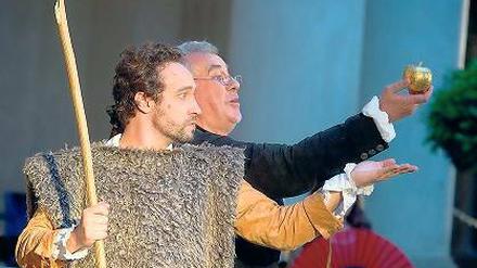 Alles strebt zum goldenen Apfel. Fernando Guimarães (l.) und Marcos Fink.