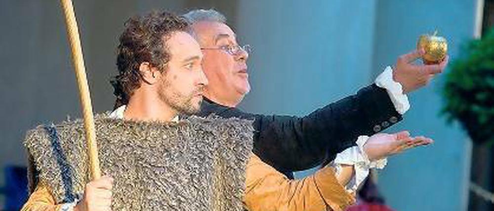Alles strebt zum goldenen Apfel. Fernando Guimarães (l.) und Marcos Fink.