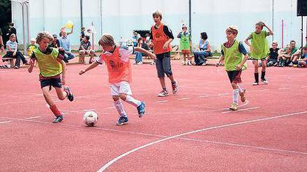 Unterwegs. Im Ort gibt es für die Wilhelmshorster keinen Fußballplatz.
